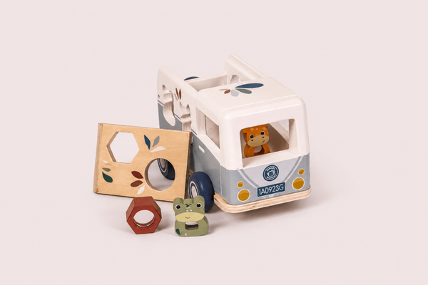 Дървен сортер ван с форми (Van Shape Sorter)